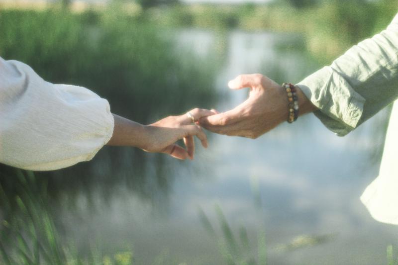8个字结婚纪念日祝福(结婚8周年文案干净简短)