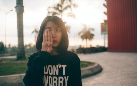 撒娇会让男生有什么感觉？男人听到女人撒娇啥感觉？